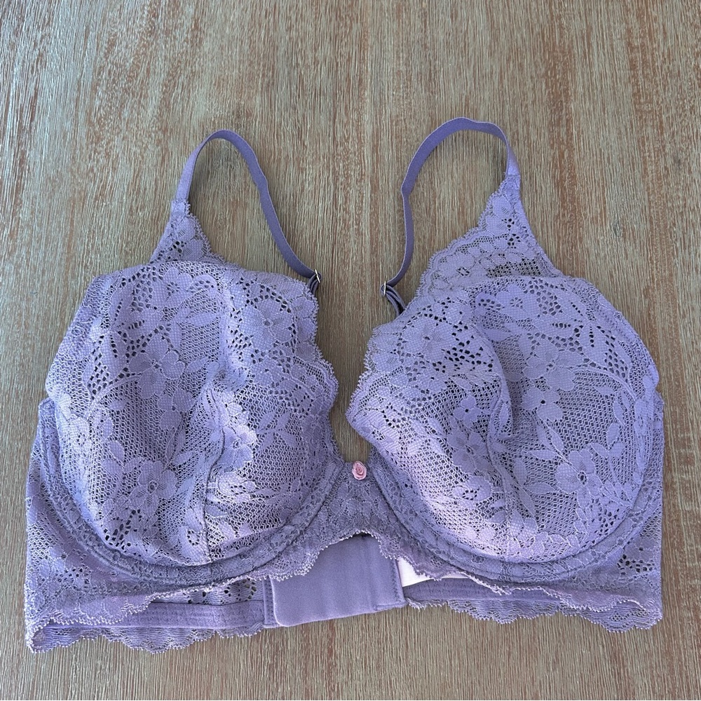Victoria's Secret Lace Bra in Light Purple Lightly Lined Plunge